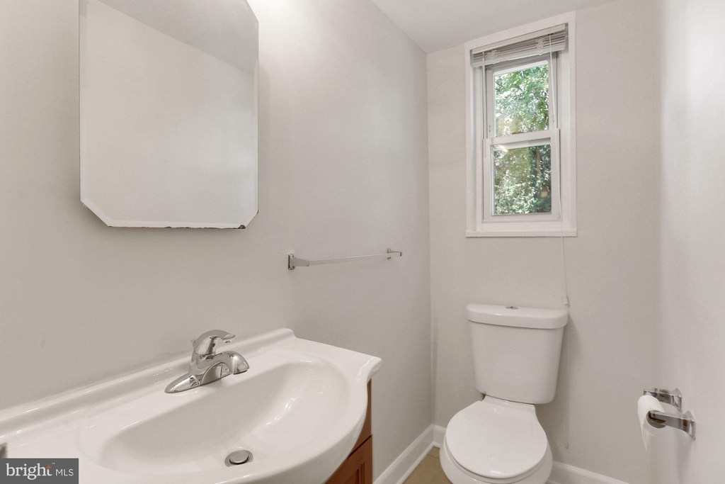 3927 Vermont Avenue - Photo 4