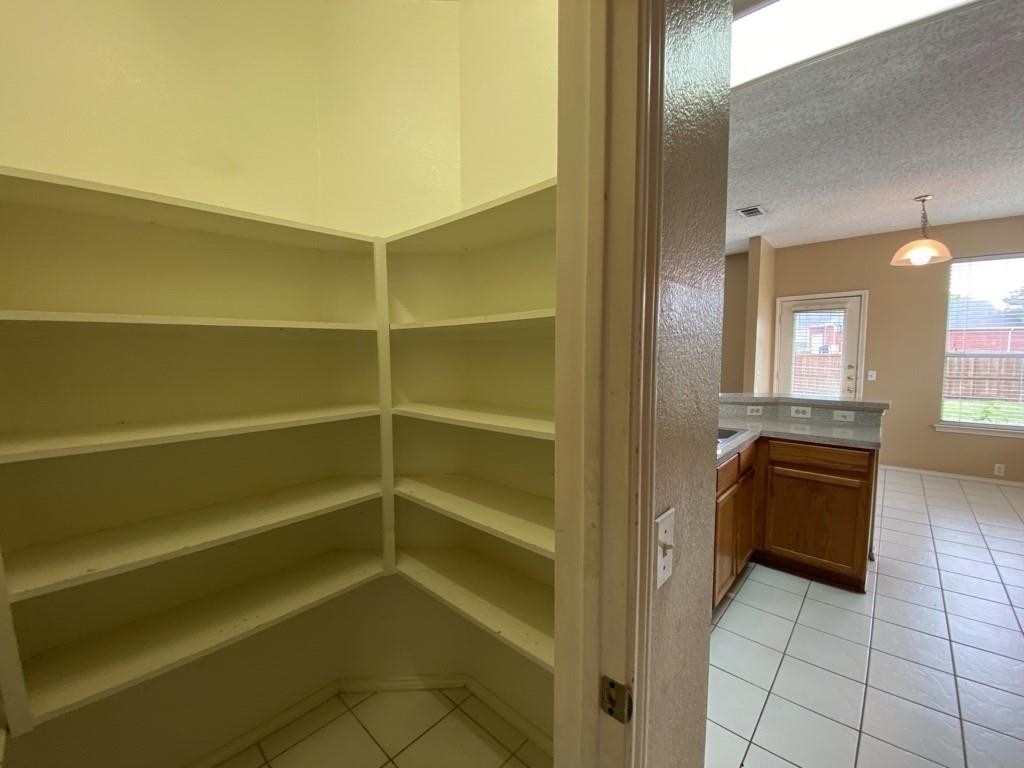 2805 Crater Lake Lane - Photo 4