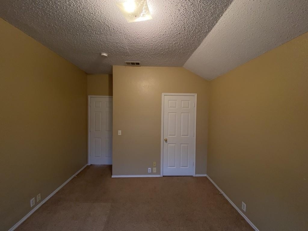 2805 Crater Lake Lane - Photo 34