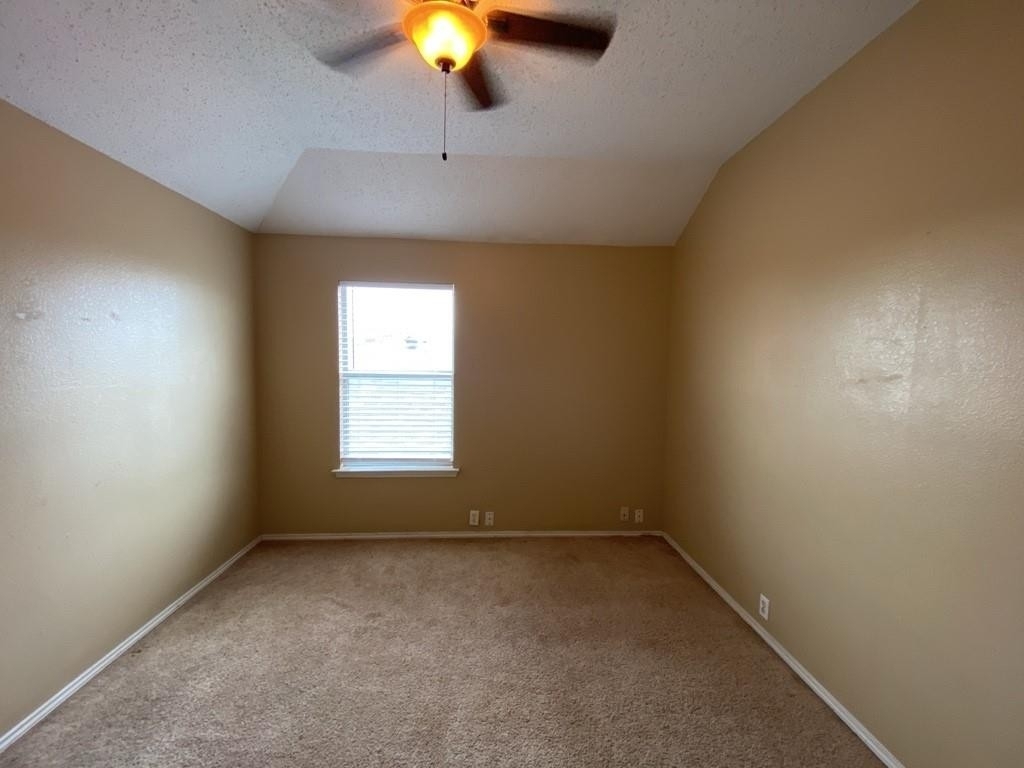 2805 Crater Lake Lane - Photo 24