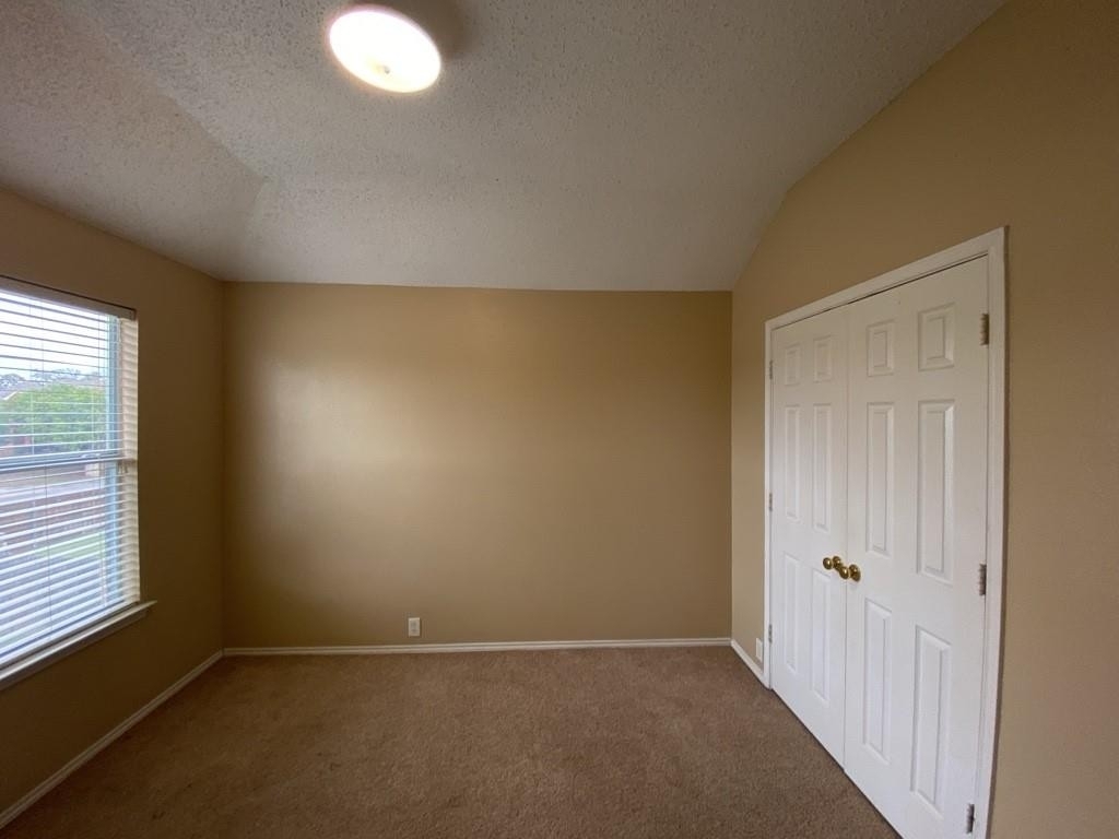 2805 Crater Lake Lane - Photo 36