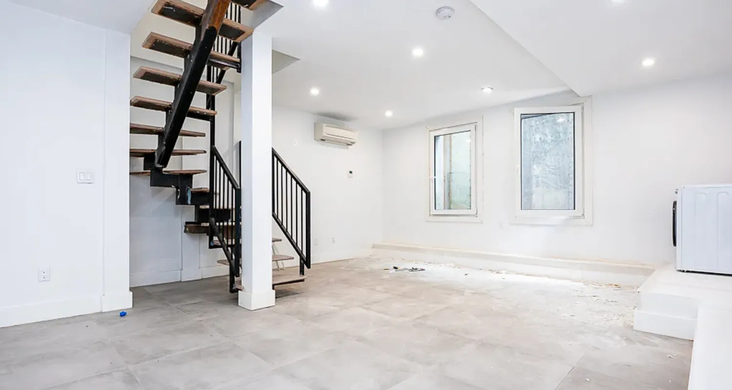 491 Evergreen Avenue - Photo 3