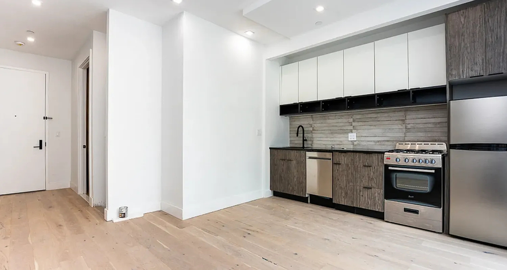 491 Evergreen Avenue - Photo 1