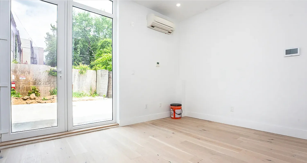 491 Evergreen Avenue - Photo 4