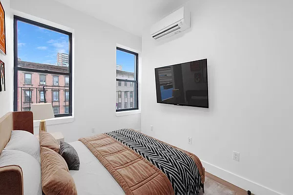 104 Graham Ave - Photo 2