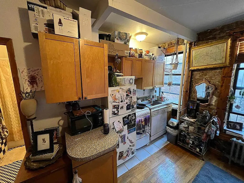 202 East 7th Street - Photo 2