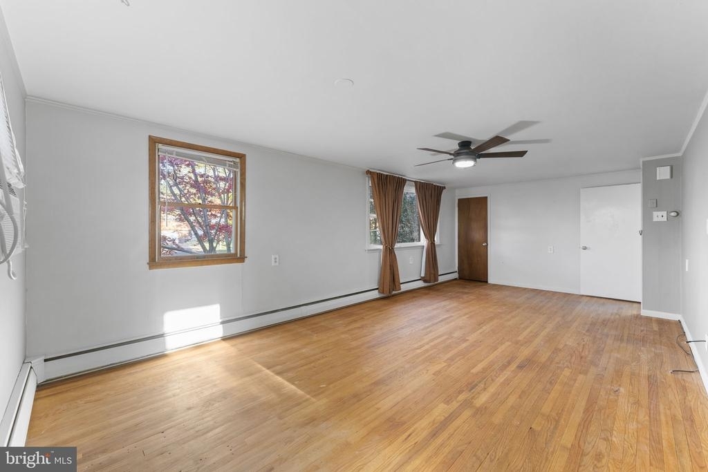 225 Pershing Ave - Photo 6