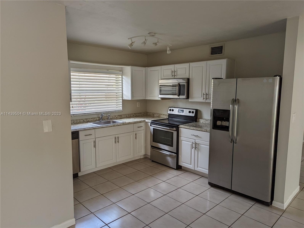 667 Nw 103rd Pl - Photo 10