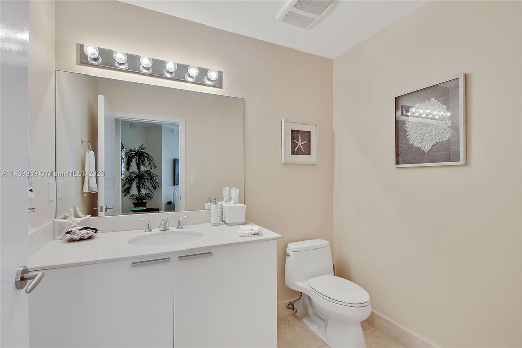 16699 Collins Ave - Photo 15