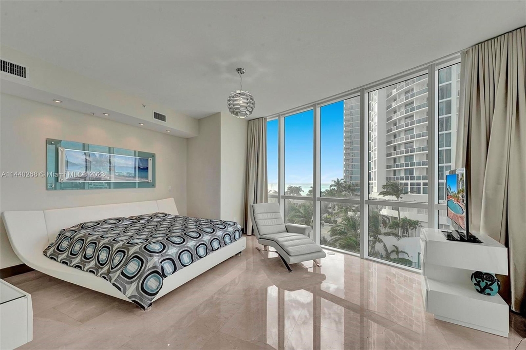 18101 Collins Ave - Photo 32