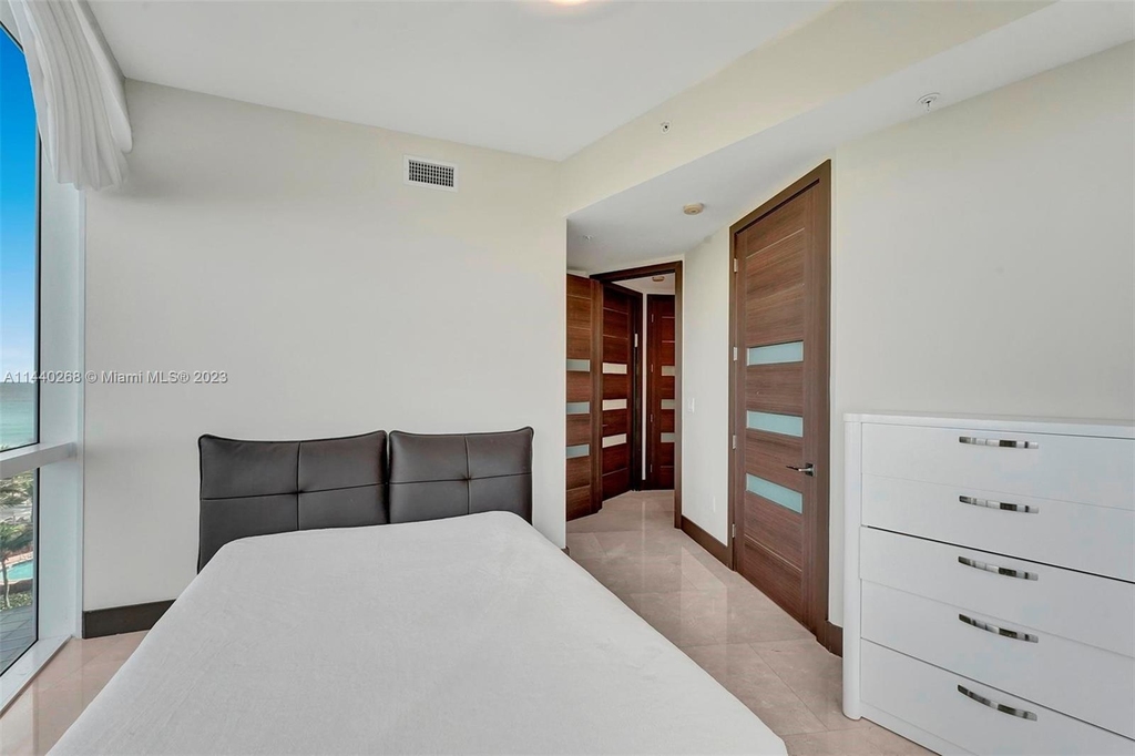 18101 Collins Ave - Photo 23