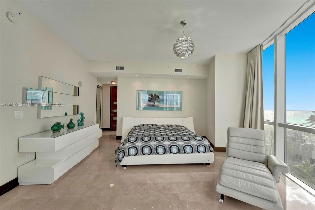 18101 Collins Ave - Photo 35