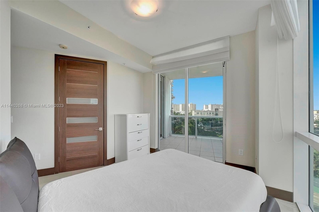 18101 Collins Ave - Photo 27