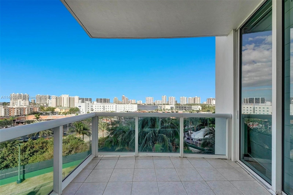 18101 Collins Ave - Photo 52