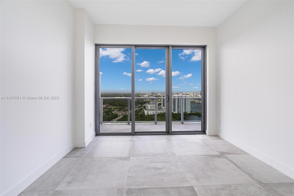 16385 Biscayne Blvd - Photo 28