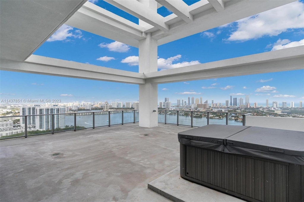 16385 Biscayne Blvd - Photo 43