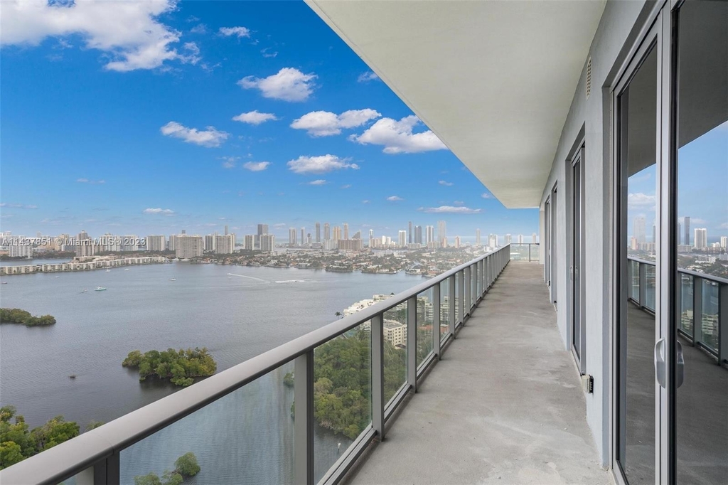 16385 Biscayne Blvd - Photo 46