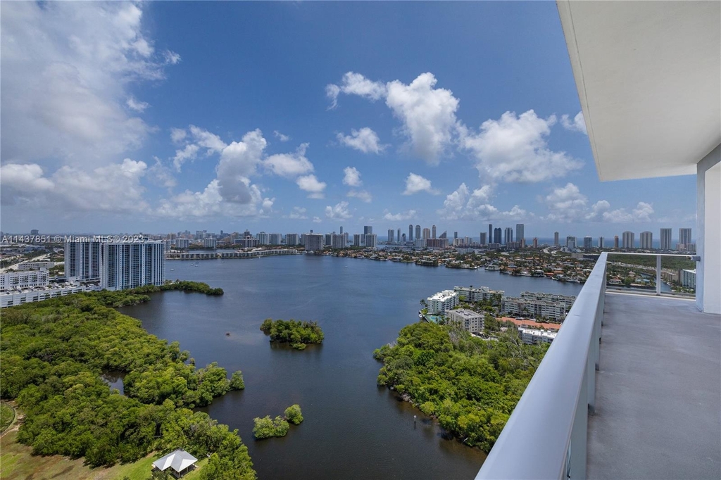 16385 Biscayne Blvd - Photo 53