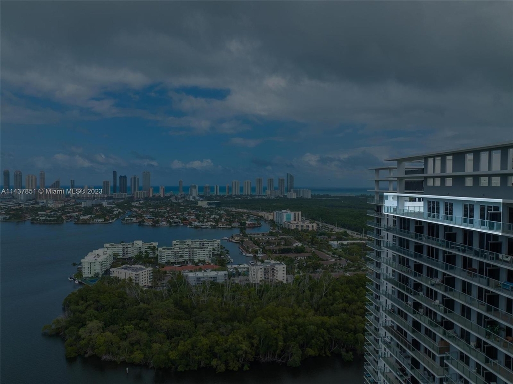 16385 Biscayne Blvd - Photo 9