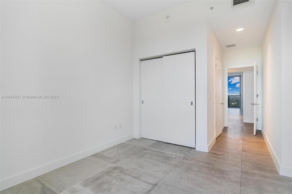 16385 Biscayne Blvd - Photo 35