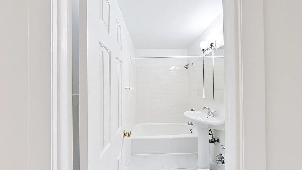 270 West 25th Street - Photo 6
