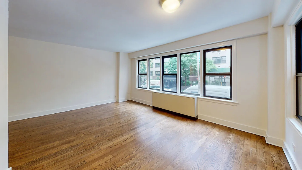 East 63rd Street - Photo 3