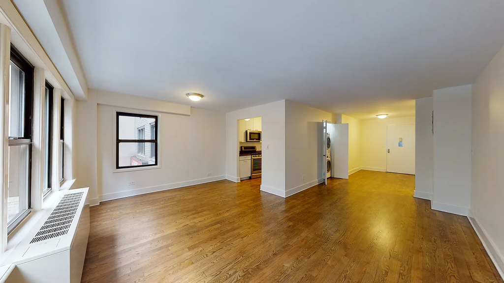 East 63rd Street - Photo 0
