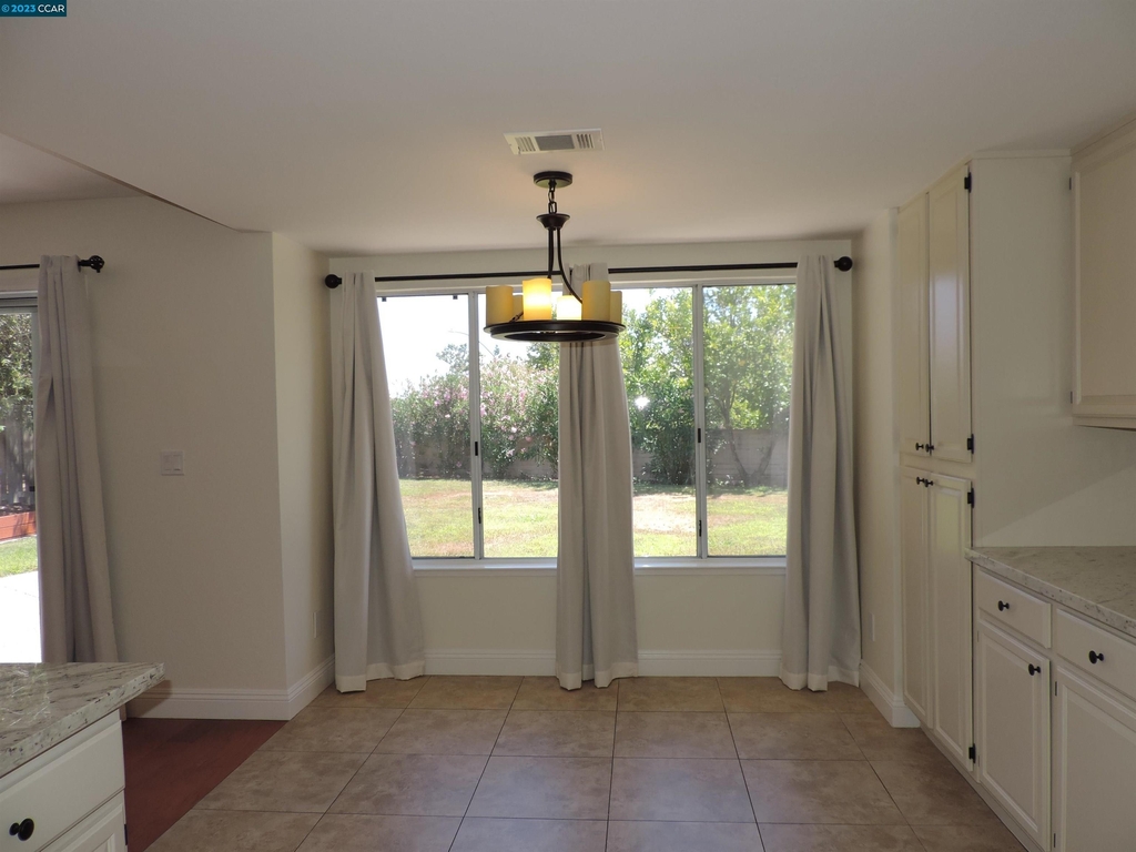 2190 Canyon Crest Ave - Photo 9