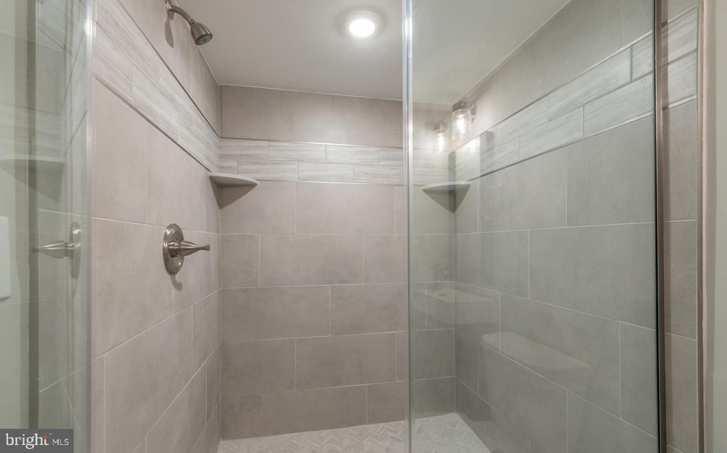 140 W Huntingdon St #1 - Photo 8