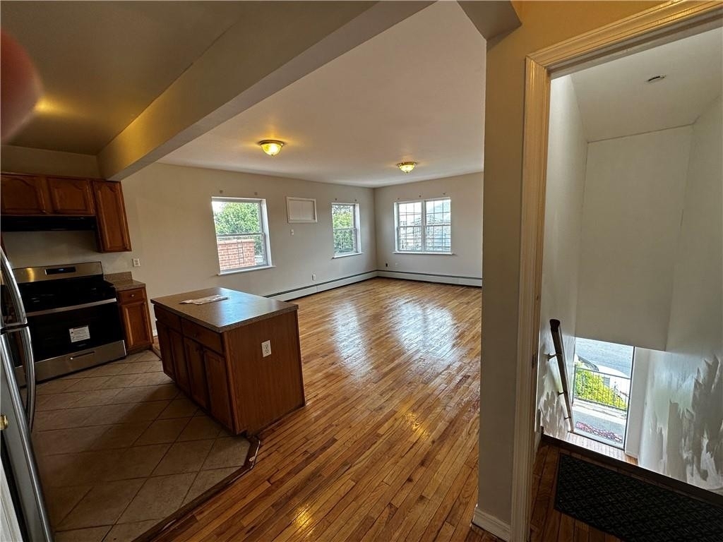 764 Warwick Street - Photo 2