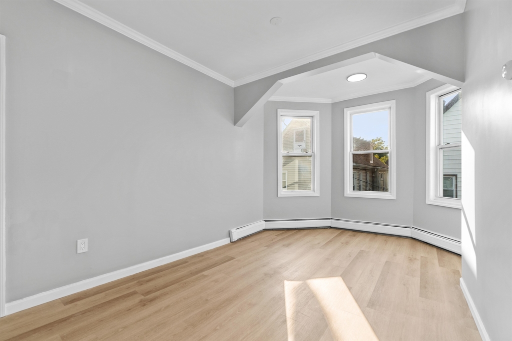 98 West 32nd St - Photo 7