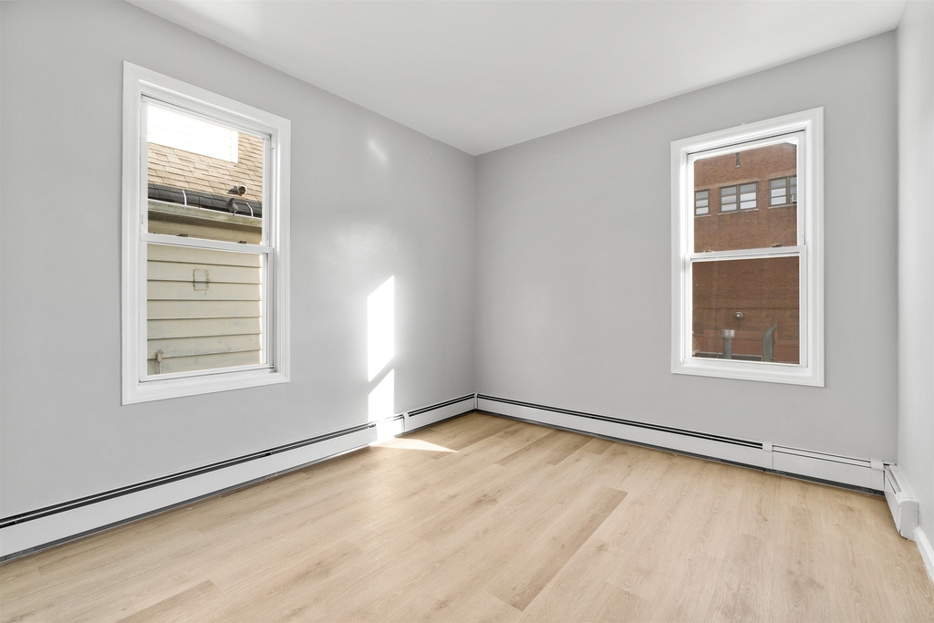 98 West 32nd St - Photo 12