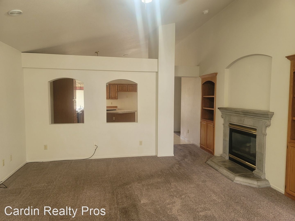 660 Sunset Dr - Photo 1