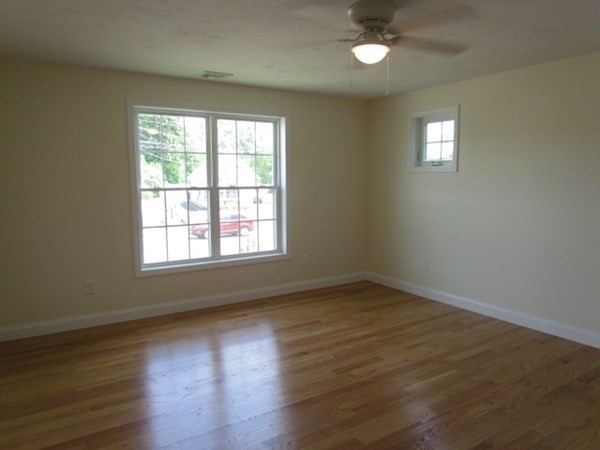 1093 Main St - Photo 13