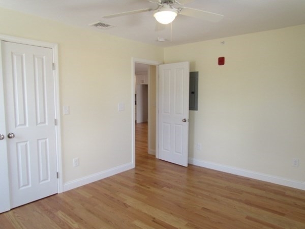 1093 Main St - Photo 11