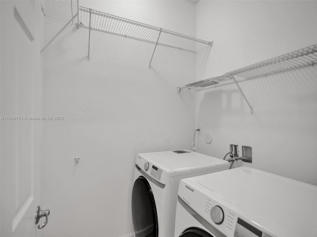 11446 Nw 75th Ter - Photo 17