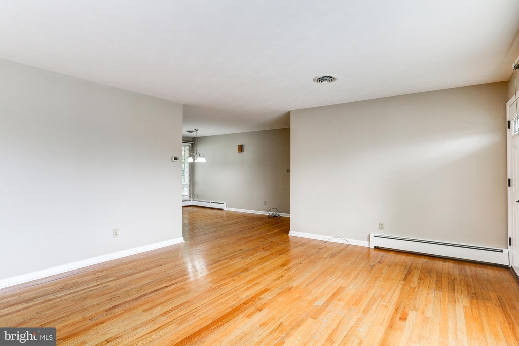 1039 Walnut Street - Photo 8