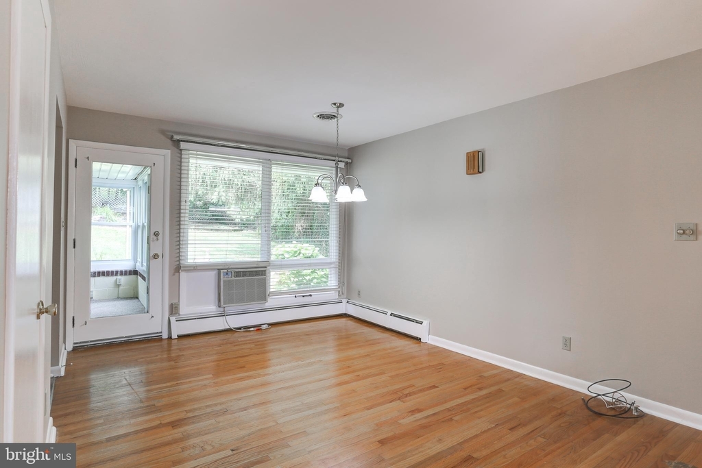 1039 Walnut Street - Photo 11