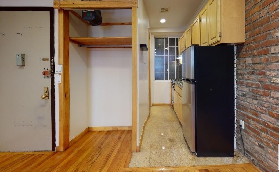 154 Orchard Street - Photo 4