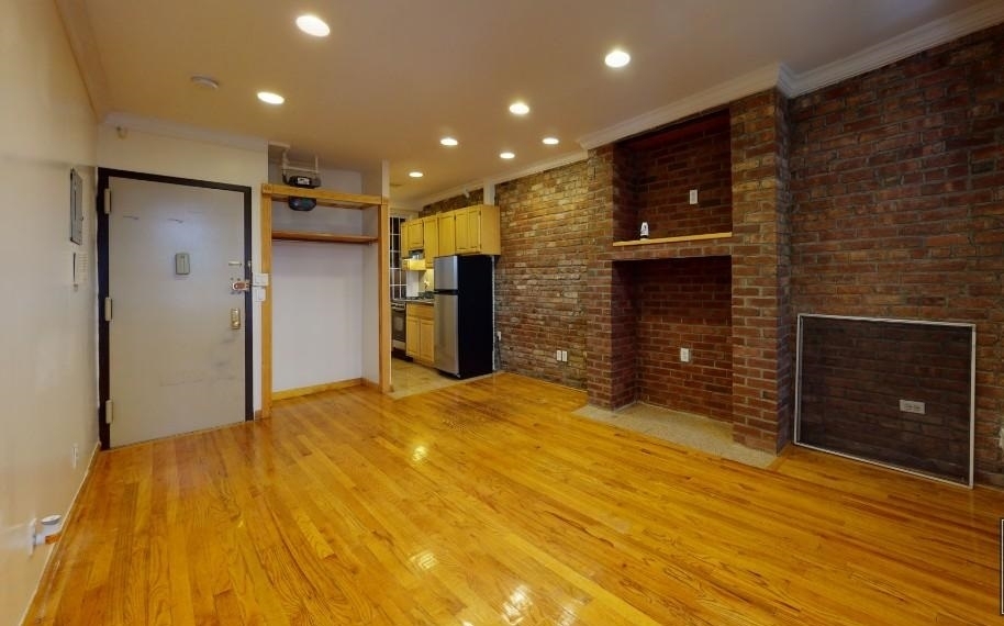 154 Orchard Street - Photo 1