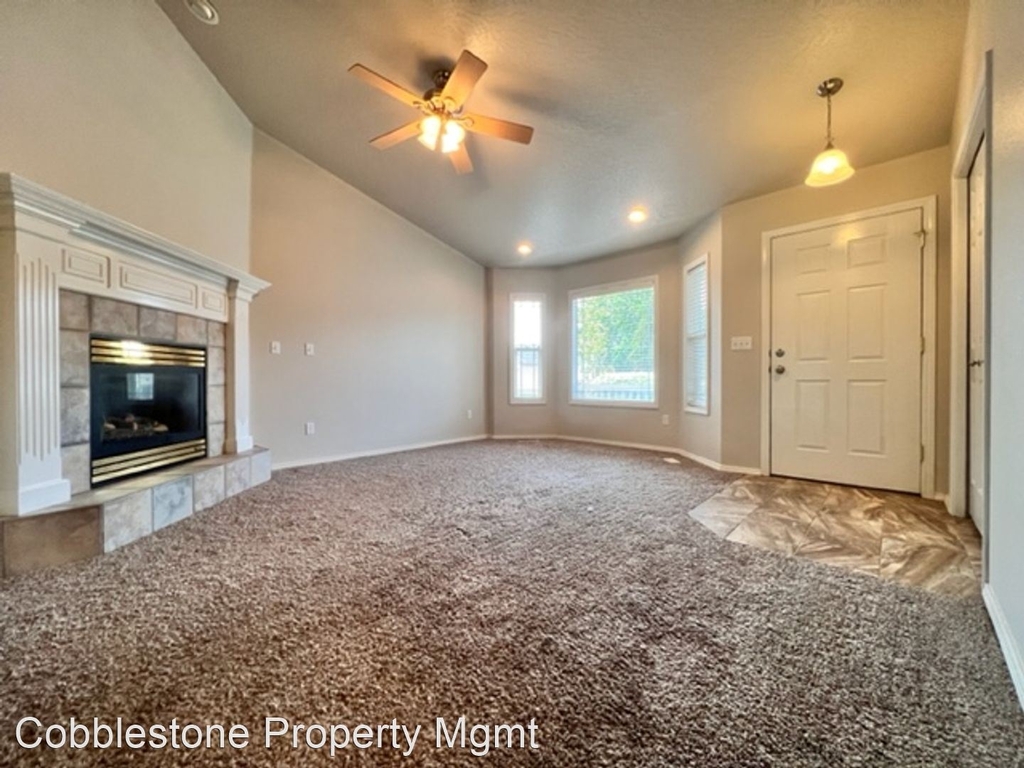 13037 W Peachleaf Ct - Photo 4