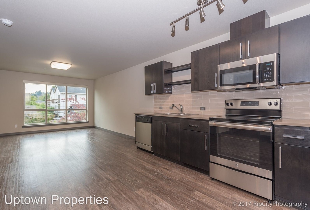 5885 S Macadam Avenue - Photo 0