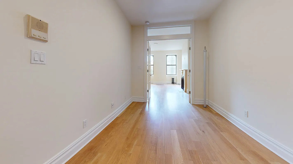 E 7th St & 3rd Ave - Photo 2