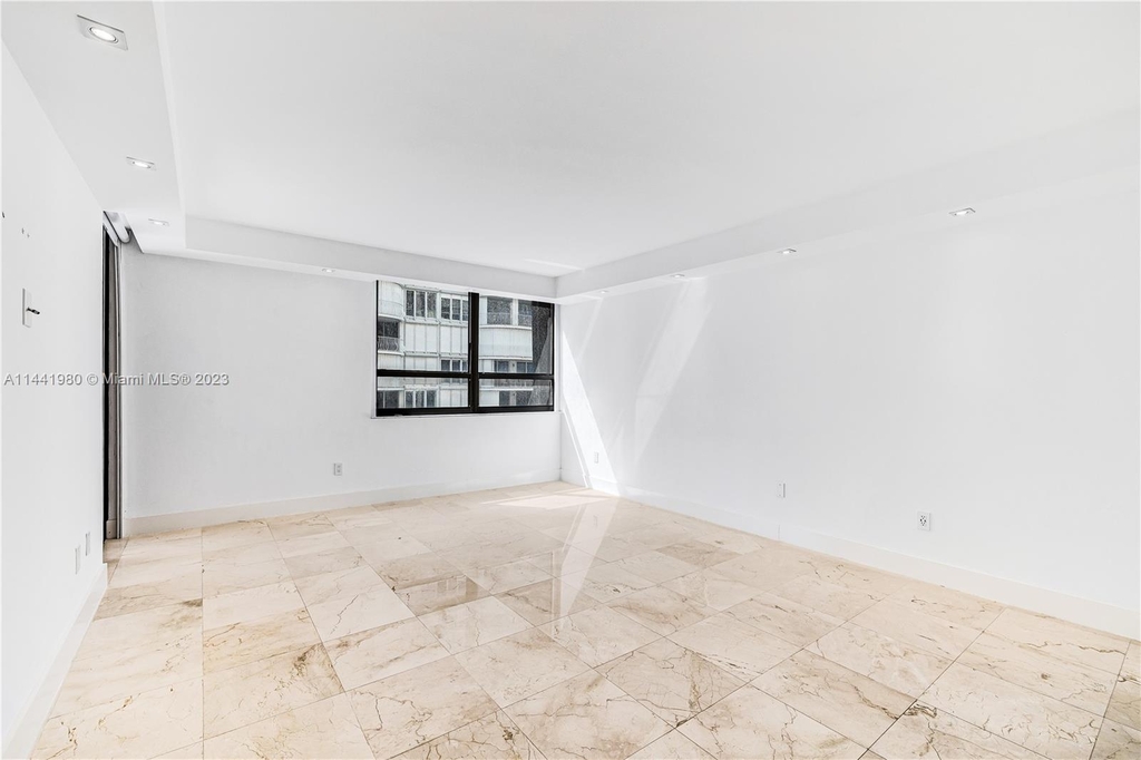 10175 Collins Ave - Photo 16