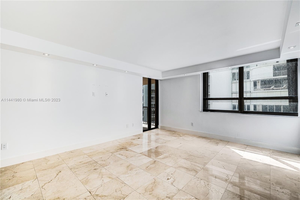 10175 Collins Ave - Photo 17