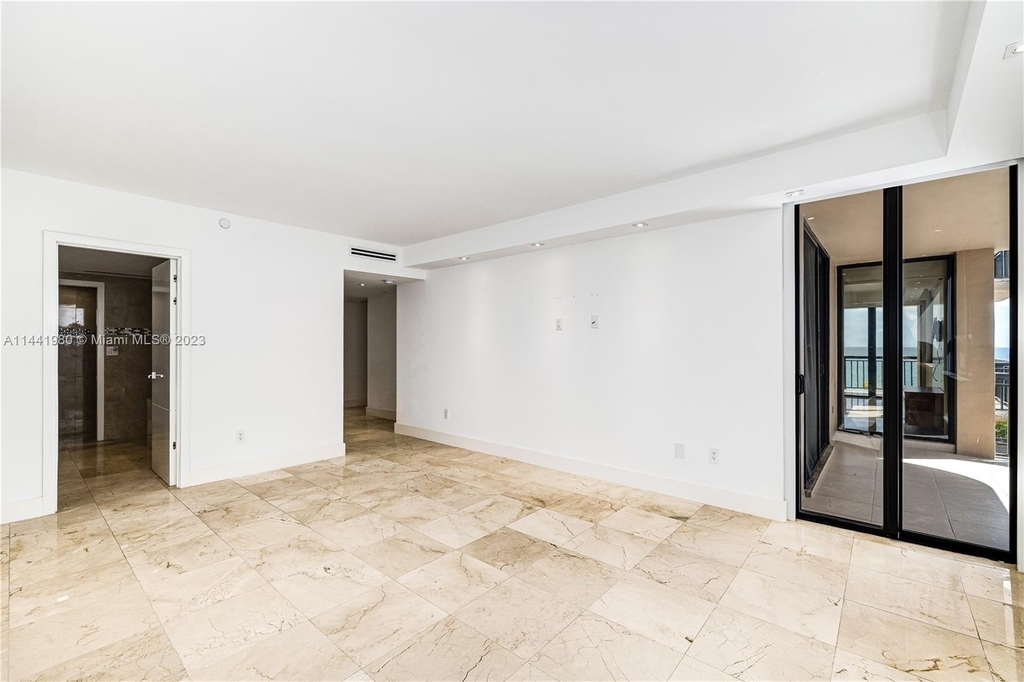 10175 Collins Ave - Photo 18