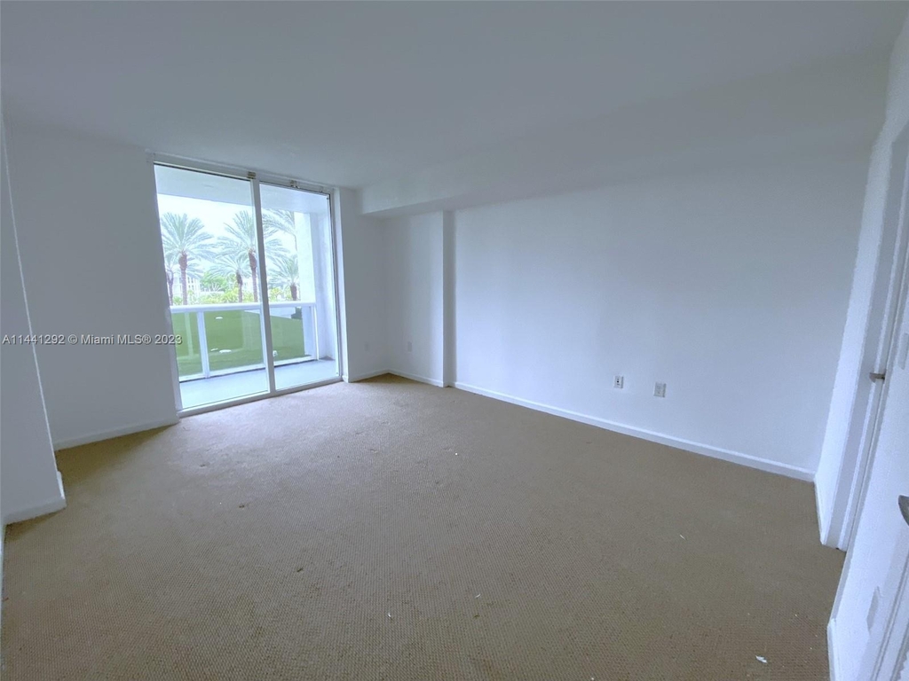 10275 Collins Ave - Photo 9