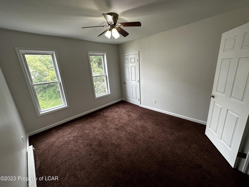 313 E Elm Street - Photo 5