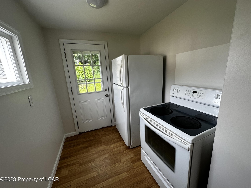 313 E Elm Street - Photo 2