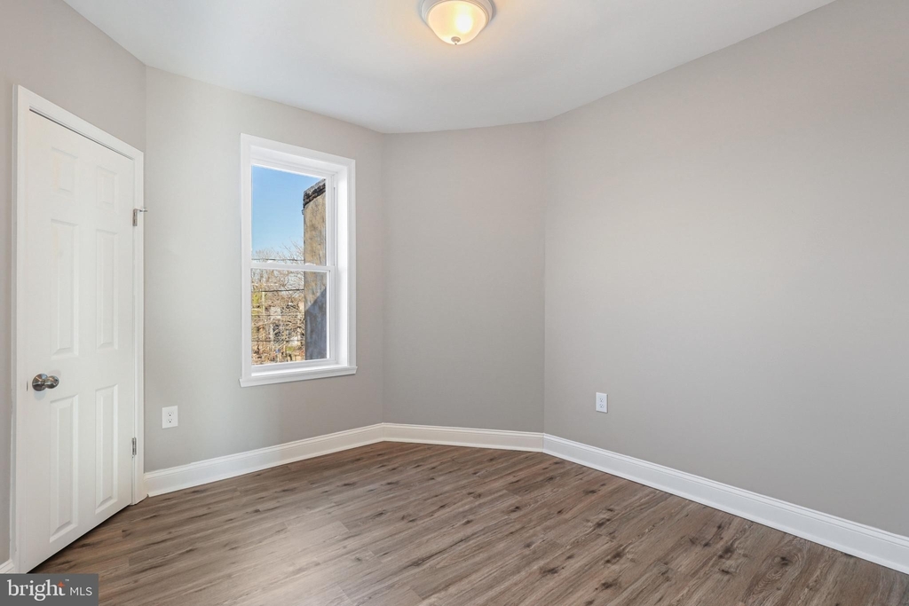 1204 Bonaparte Avenue - Photo 12